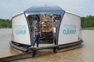 ocean-clean-up-boat