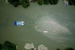 ocean-clean-up-boat